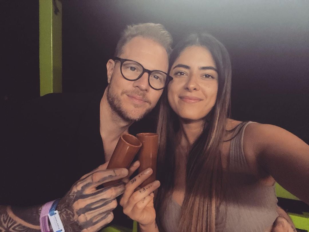 Mauricio Hoffmann y su novia María José Ulate