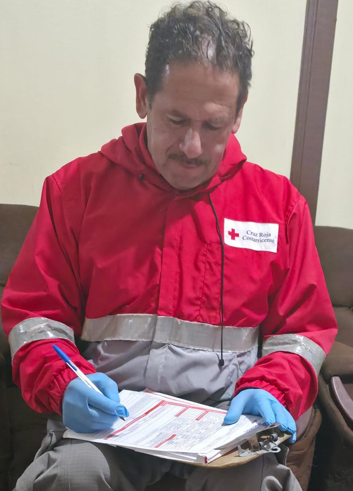 Geovanny Garita lleva más de 20 años de servicio en la Cruz Roja Costarricense, casi la mitad de ellos como voluntario.