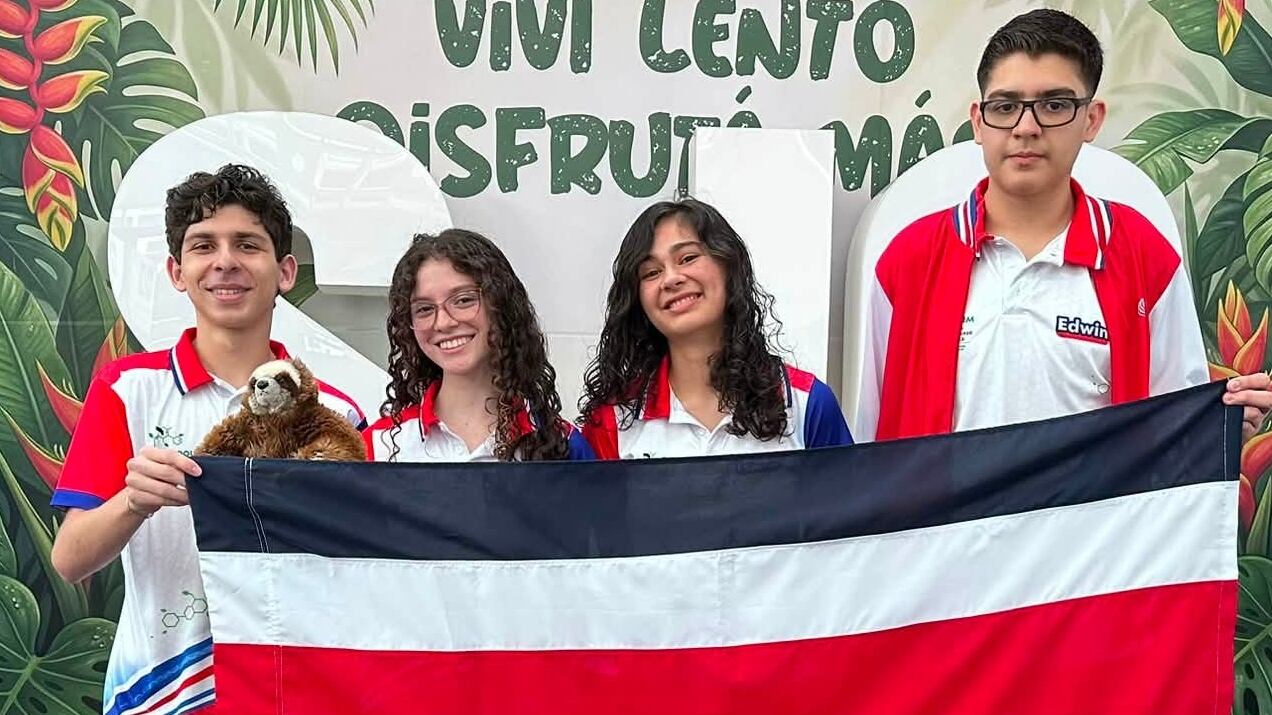 Cuatro estudiantes representan a Costa Rica en la 58 Olimpiada Internacional de Química (IChO), que se realiza en Uzbekistán del 10 al 19 de julio y reúne a los mejores estudiantes de secundaria en química del mundo. Ellos son: Tamara Garrote Villalobos, del colegio San Francis; Leonor Isaura Obando Umaña, colegio Científico de Alajuela; Juan Pablo Valverde Cordero del Científico de Pérez Zeledón y José Edwin Chávez Rodríguez del Centro Integral de Educación Privada (CIDEP).