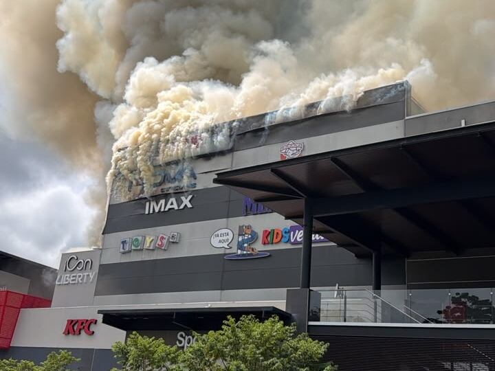 Controlan incendio en Centro Comercial Ciudad del Este