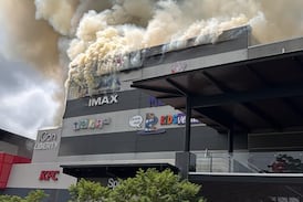 Bomberos revela cuál fue el área más afectada por incendio que causó grandes daños en centro comercial