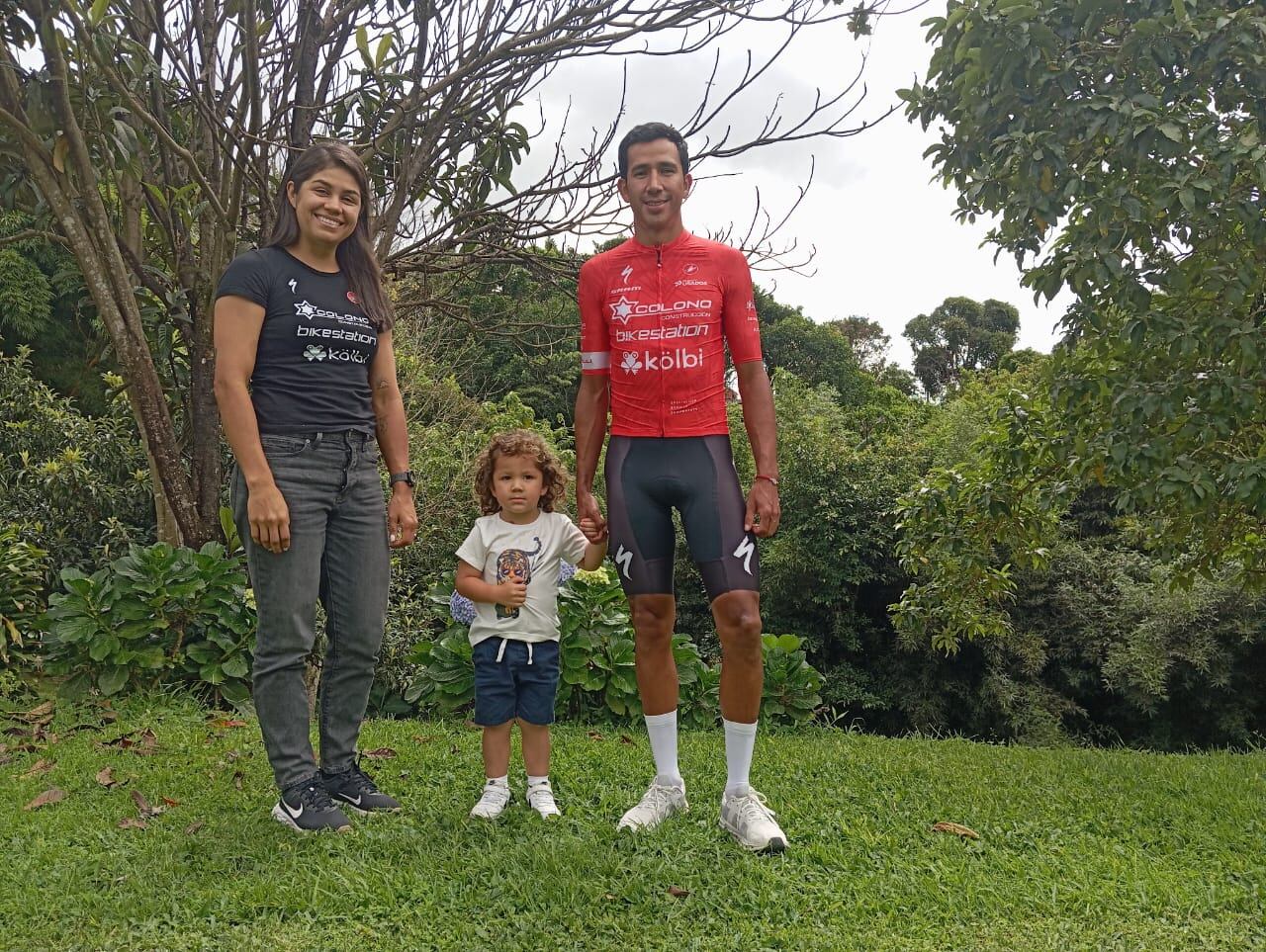Pablo Mudarra, Maricruz Camacho y su hijo Teo, ciclismo, vuelta a Costa Rica