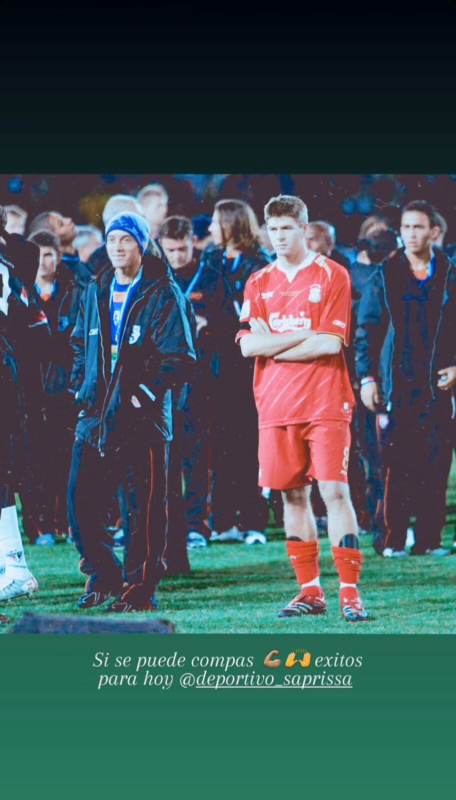 Una foto de Christian Bolaños para la historia del fútbol.