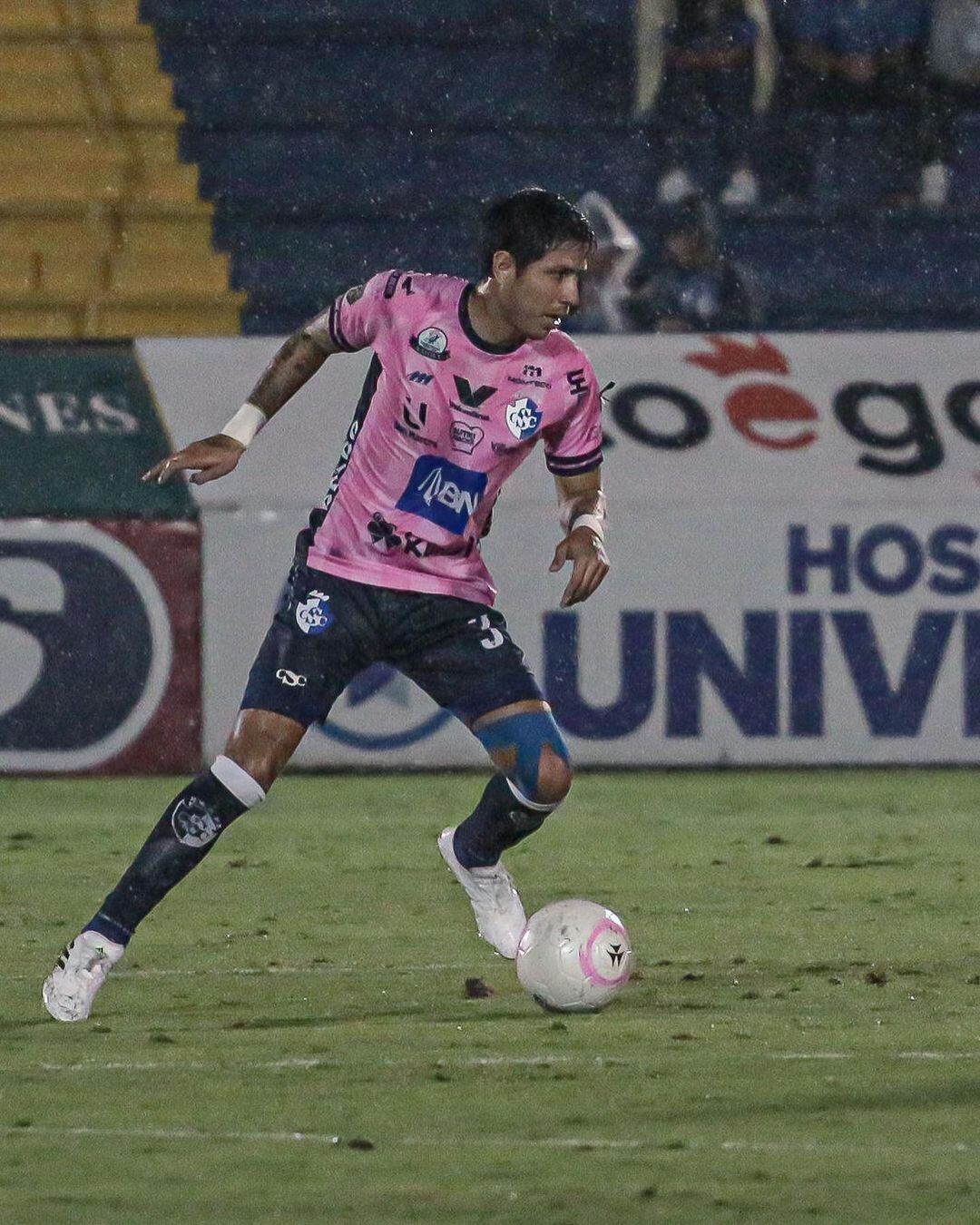 William Quirós, defensor del Cartaginés vive un año de ensueño, superando retos a nivel personal y profesional. Cortesía.