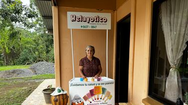 Vecina de Sarapiquí está arrasando con helados de verduras y jabón de aceite de cocina