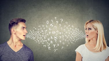 Mujer afirma que vende chismes y que se compró dos casas gracias a su “labor”