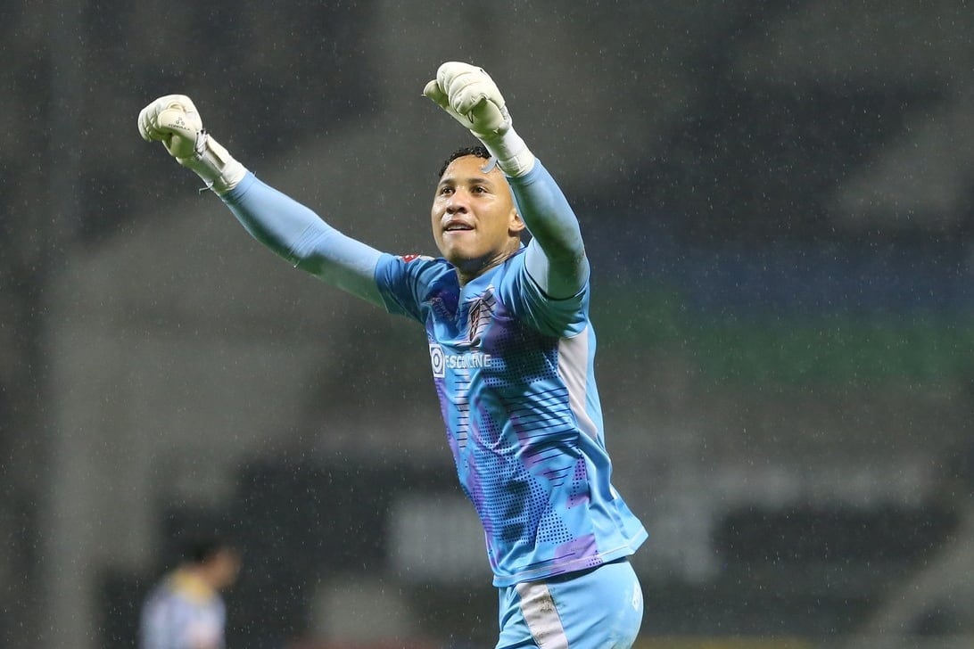 Patrick Sequeira logró brillar en la portería en la victoria de su equipo frente al poderoso Benfica.