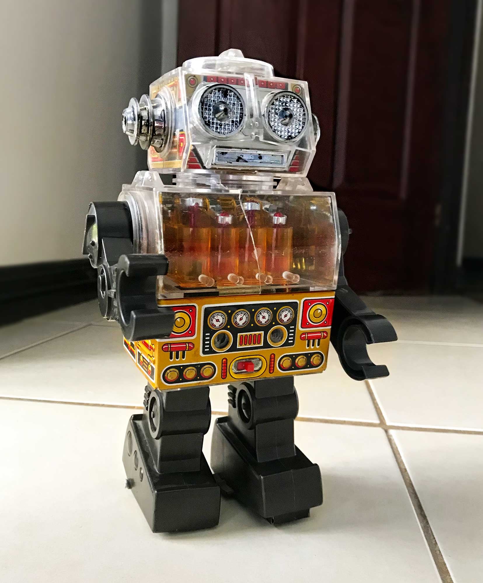 Joaquín Brenes Murillo, quien nació en 1971, colecciona juguetes de antaño. Tiene una página en Facebook que se llama "Vintage Toys Costa Rica".