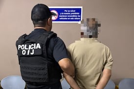 Hombre salió de su casa y encañonó a una mujer solo porque ella se estacionó al frente