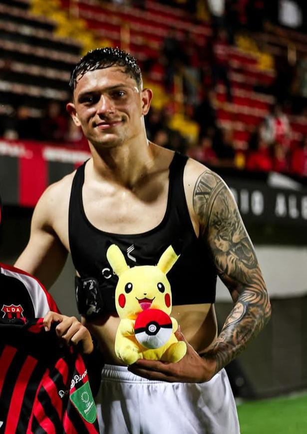 A Anthony Hernández le dicen Pikachu debido a que era muy macho de niño