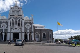 Reportan daños en la Basílica de los Ángeles tras impactos