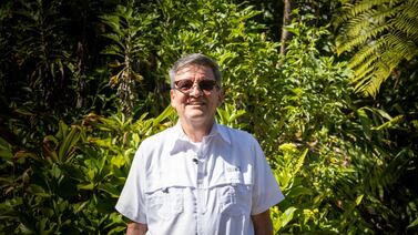 Fue sacerdote católico 21 años y ahora tiene 19 siendo padre de familia