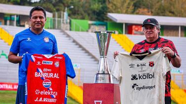 Técnico de Xelajú explota contra el árbitro tras perder la final ante Alajuelense