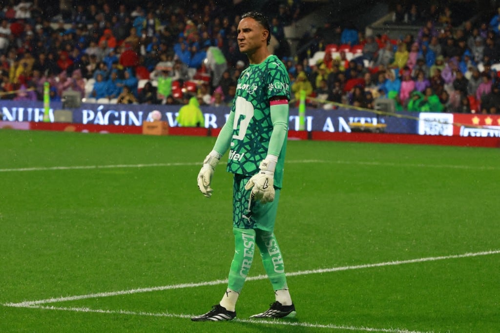 Keylor Navas observó desde su marco las acciones del duelo entre Pumas y Atlante por la Liga MX.