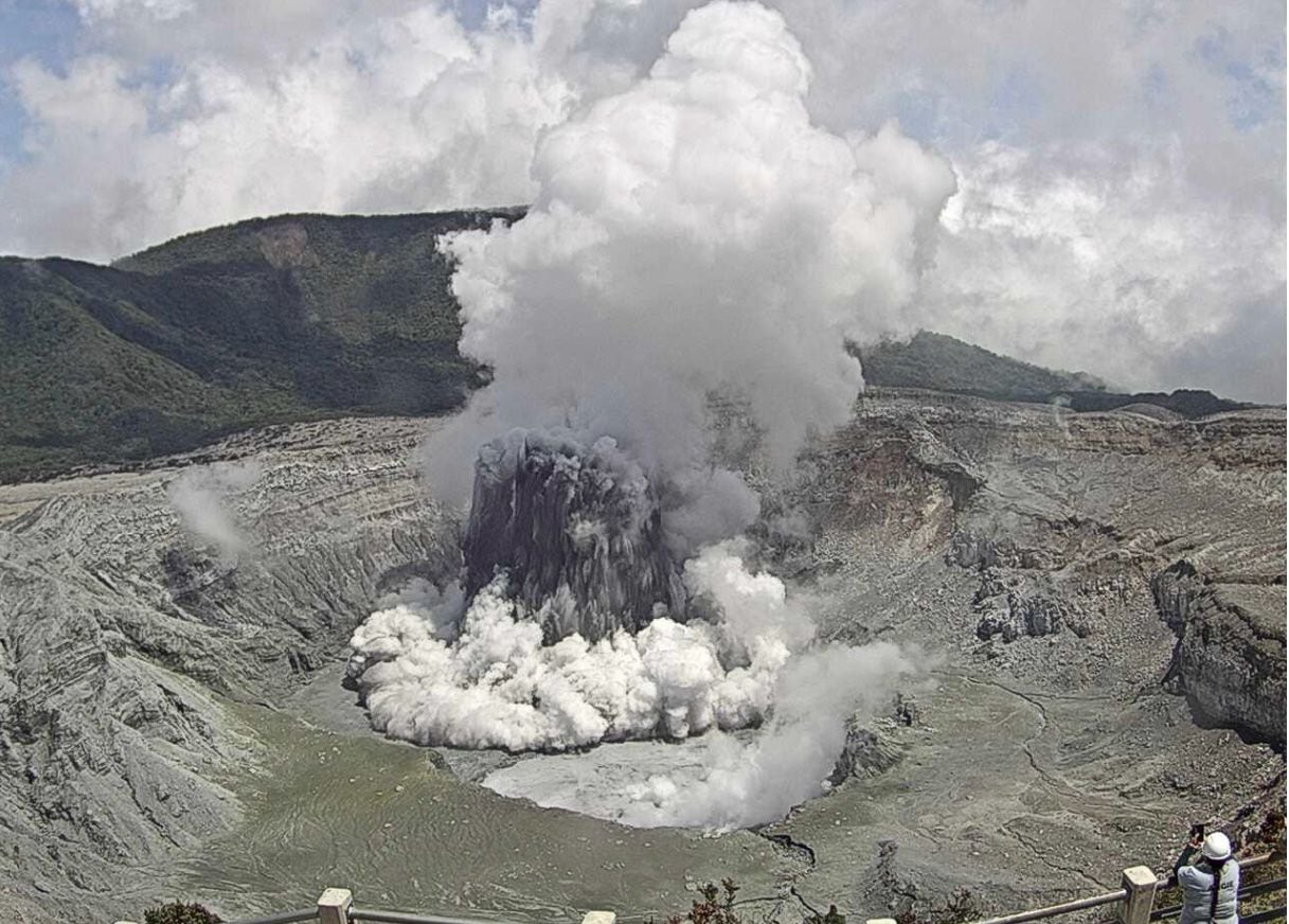 El Poás se ubica a 2.678 metros sobre el nivel del mar.