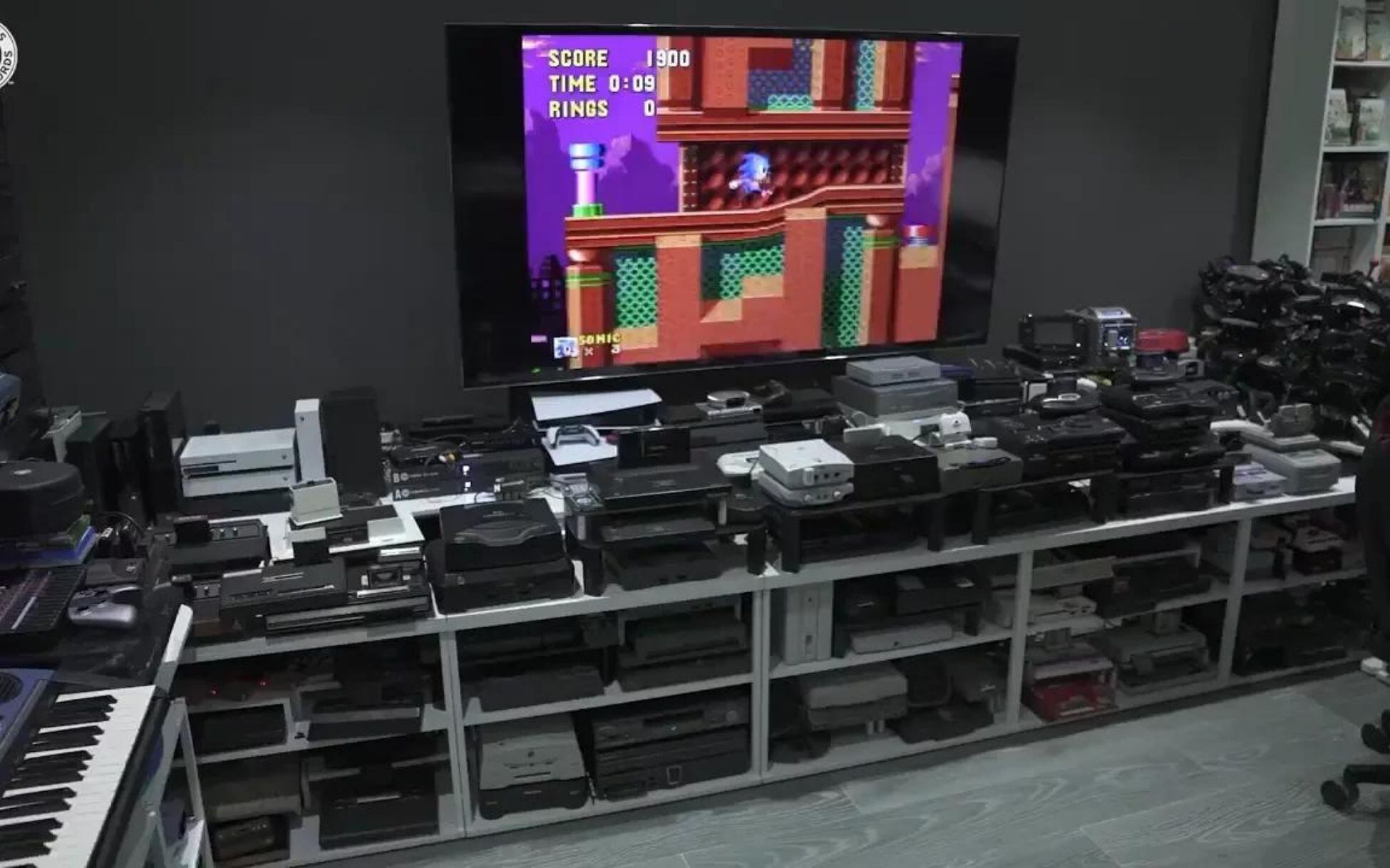 Ibrahim Al-Nasser mantiene toda su colección en una única habitación, haciendo el récord aún más impresionante. Foto: Récord Guinness.