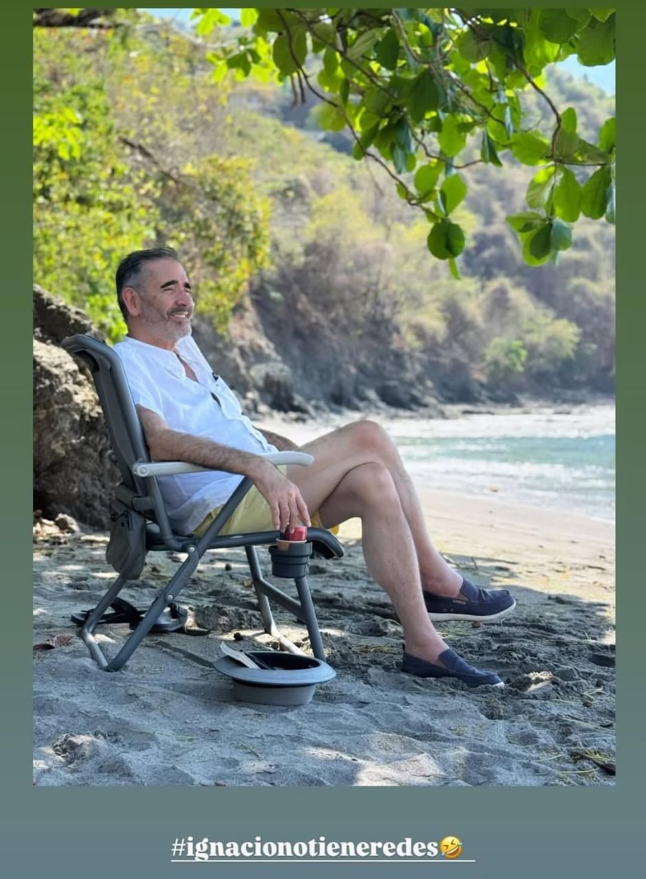 Ignacio Santos disfruta de una escapada a la playa tras su retiro de Telenoticias.