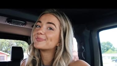 Víctima de ataque de tiburón triunfa como modelo erótica