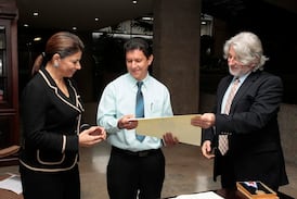 Profesor galardonado tuvo una terrible muerte y un detalle permitió condenar al asesino