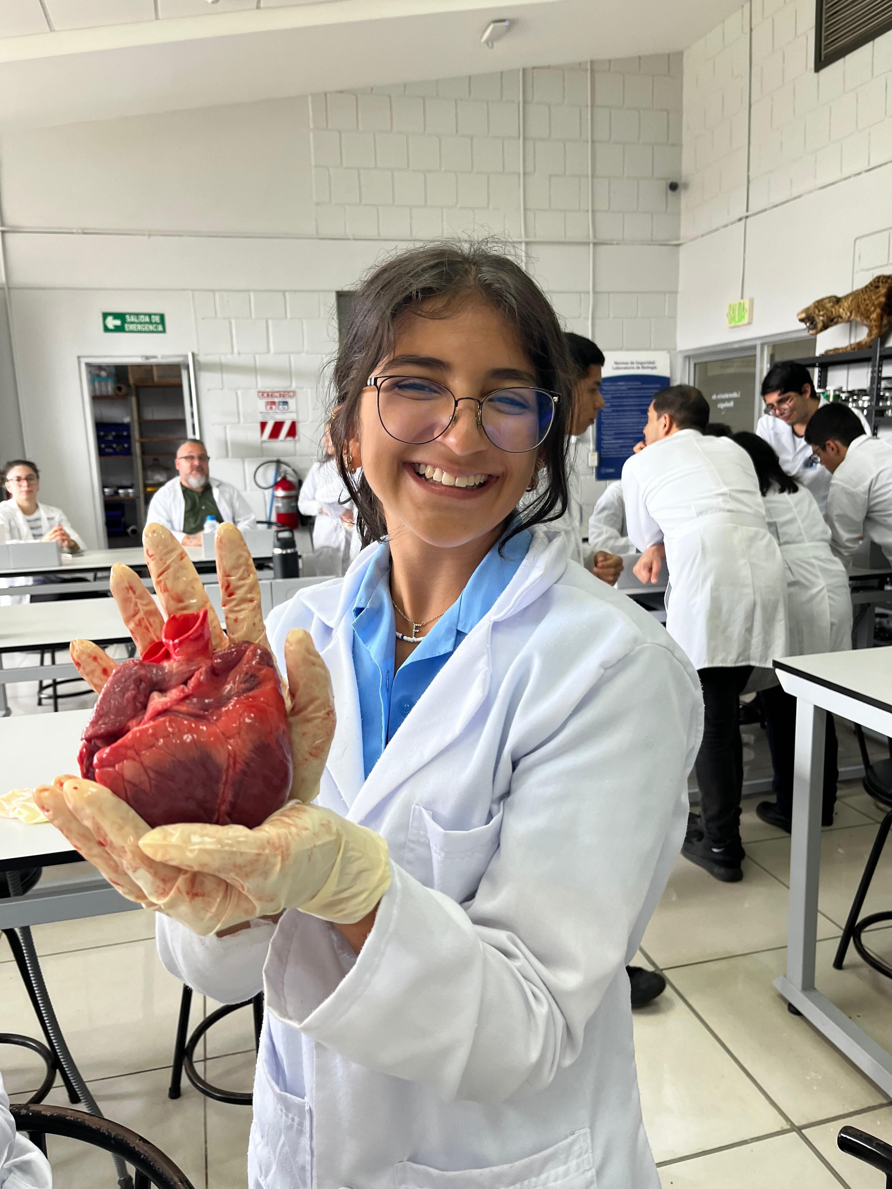 De Buenos Aires de Palmares salió la mejor nota en el examen de admisión 2024-2125 al Instituto Tecnológico (TEC). Se llama Fiorella Gutiérrez Rojas, recién el pasado 4 de diciembre cumplió 18 años y espera estudiar Ingeniería en Biotecnología o Micribiología.