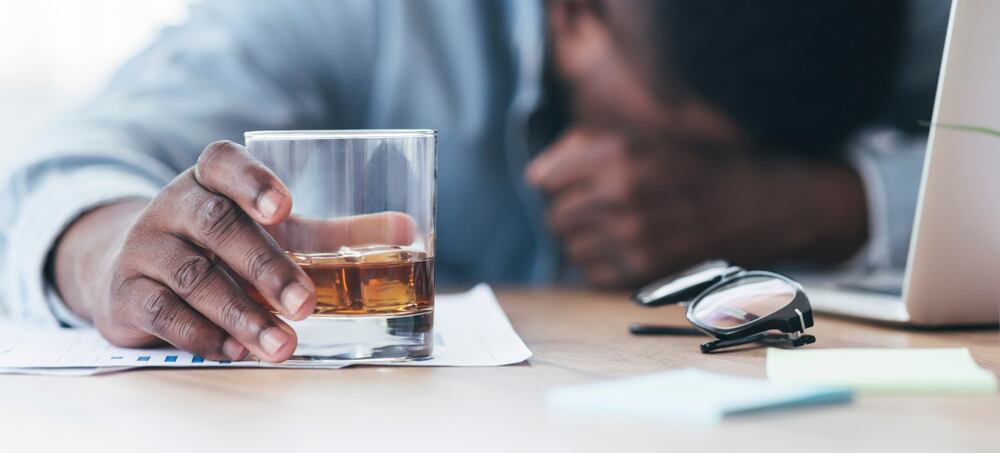El licor afecta las relaciones laborales.
Fotografía: Shutterstock