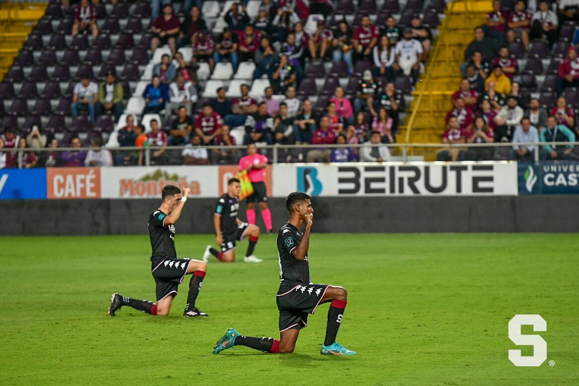 Así se mostraron los jugadores del Saprissa ante el gesto.