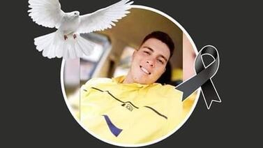 La desgarradora reacción de niña de ocho años en el funeral de su papá