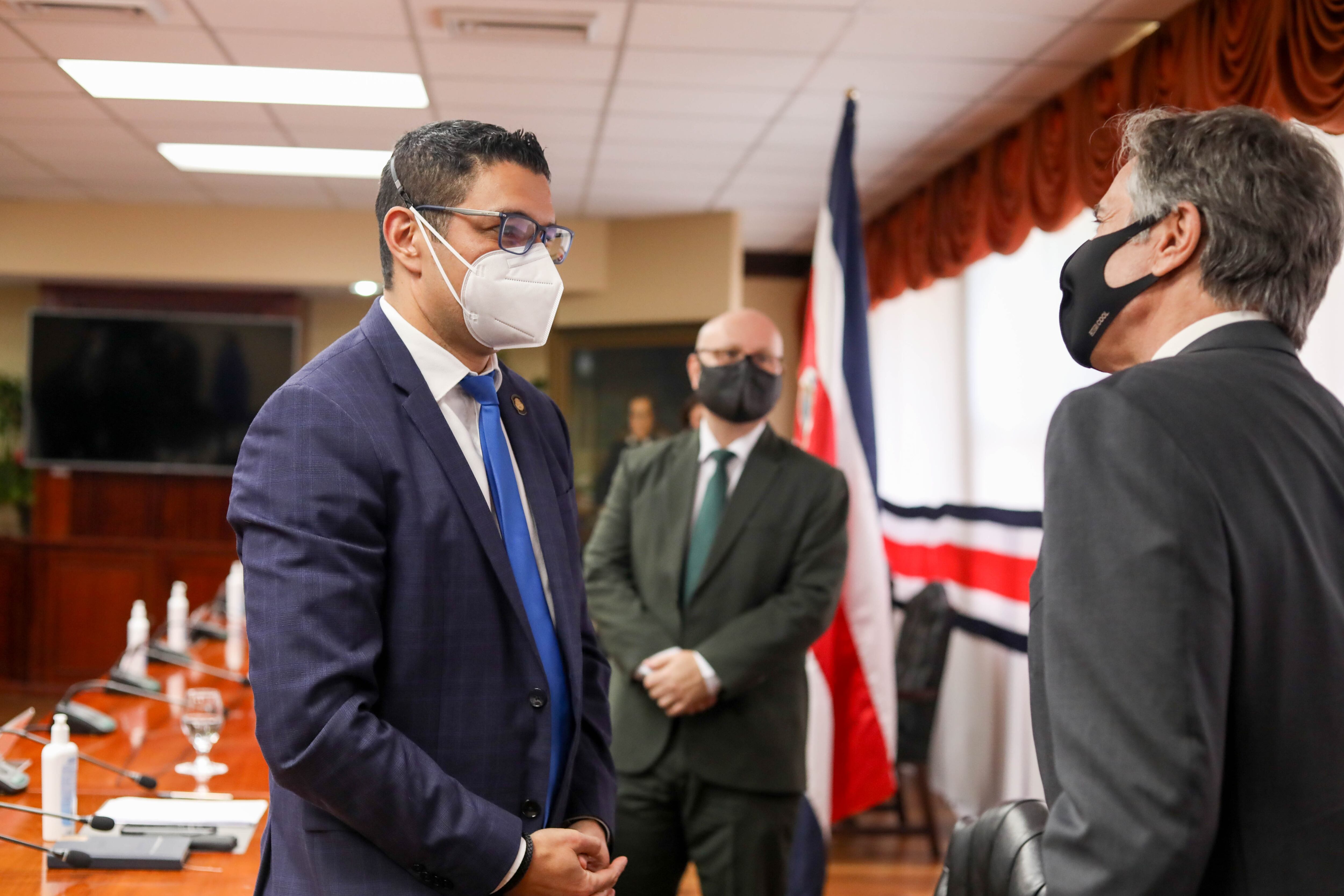 Visita, el 1 de junio del 2021, del secretario de Estado de Estados Unidos, Antony Blinken, a Casa Presidencial, Costa Rica, en donde lo recibió el presidente del país, Carlos Alvarado, además, el Canciller, Rodolfo Solano, y los ministros de Seguridad, Michael Soto, de Ambiente, Andrea Meza, de Salud, Daniel Salas, y de Comercio Exterior, Andrés Valenciano.