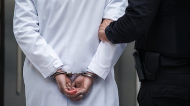 Dos denuncias podrían costarle la libertad a un doctor del hospital San Francisco de Asís de Grecia