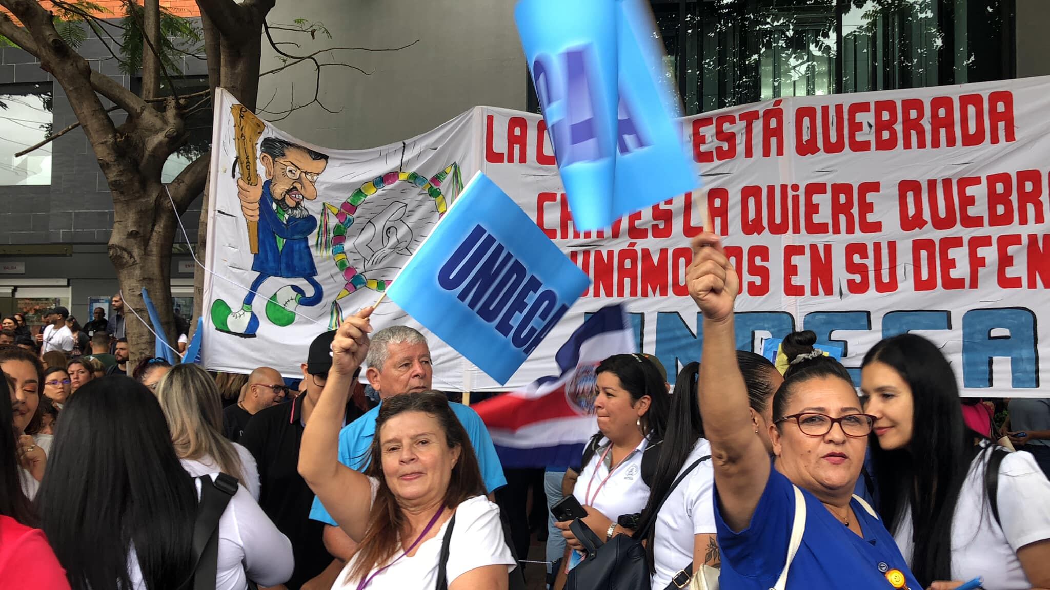 Los sindicatos del sector salud le mandaron una muy clara advertencia al presidente Rodrigo Chaves: o los escucha o se viene una huelga indefinida de los trabajadores de la Caja Costarricense de Seguro Social (Caja).