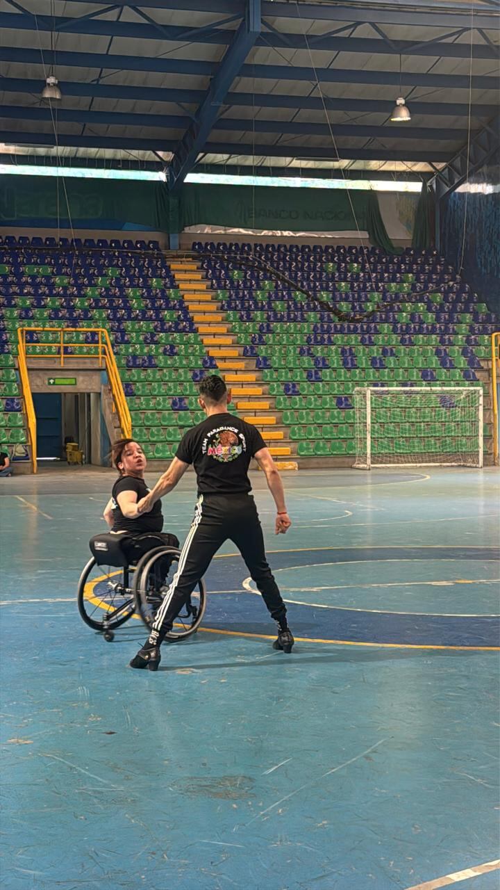 Sharon Jiménez es vecina de San Josecito de Alajuelita y le encanta bailar. “Cuando bailo siento una libertad total”, dice con tremenda alegría