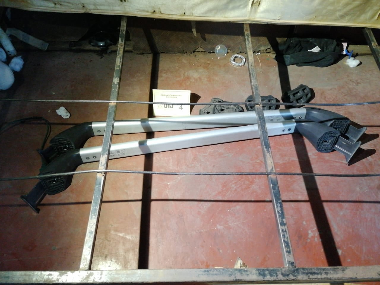 Detienen a hombre apellidado Chaves sospechoso de meterse a robar a dos casas en Heredia. Foto OIJ.