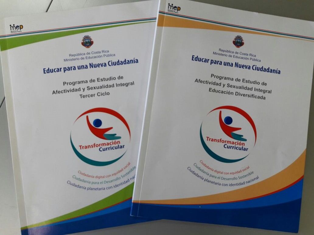 Dos libros cerrados, con los textos del Programa de Afectividad y Sexualidad Integral