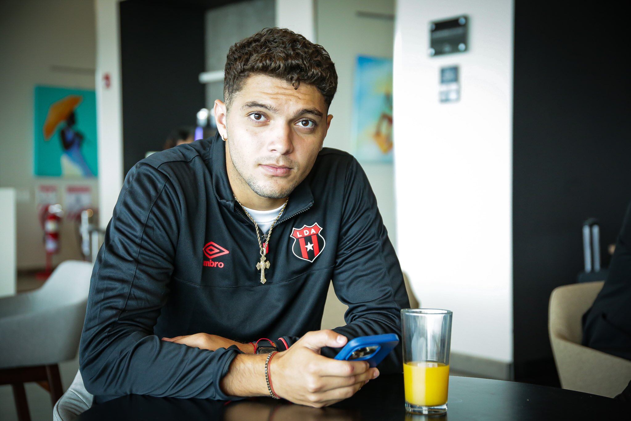 Guillermo Villalobos es uno de los refuerzos de Alajuelense. El defensor se ha visto bien en sus primeros juegos con la Liga.