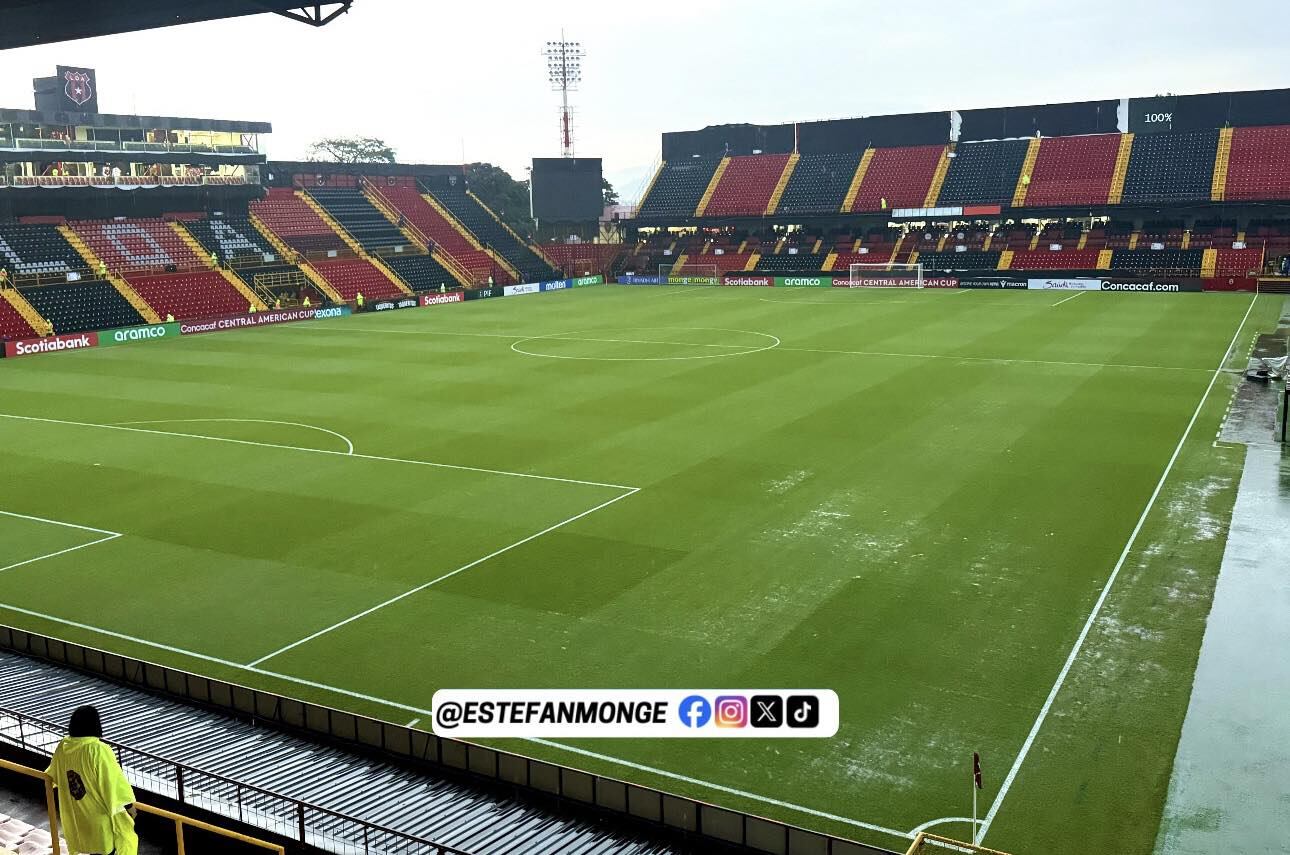 La gramilla del Morera Soto reaccionó de muy buena manera ante el aguacero en Alajuela.