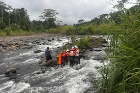 Aparece segunda víctima arrastrada por cabeza de agua en río Parismina, minutos después de suspender búsqueda
