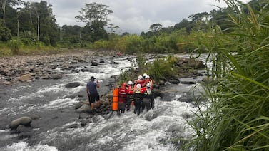 Aparece segunda víctima arrastrada por cabeza de agua en río Parismina, minutos después de suspender búsqueda