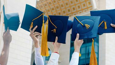 ¿Quiere estudiar en el extranjero? Estas becas completas podrían interesarle