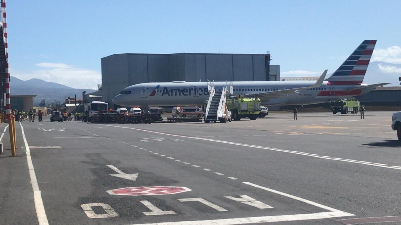 A las 9:20 a. m. el avión que había salido a las 7:26 a. m. aterrizó sin problemas en nuestra principal terminal aérea en Alajuela. Foto: Suministrada por Shirley Vásquez.