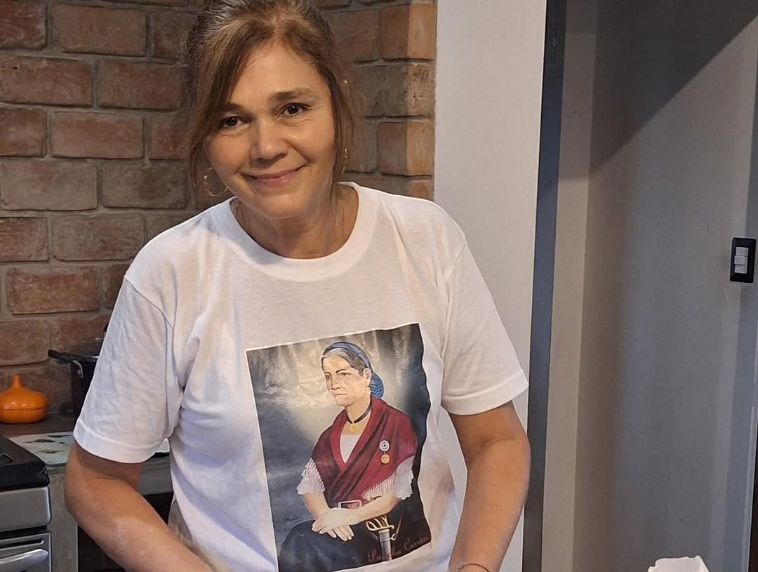 Djenane Villanueva dejó el maquillaje y los peinados de lado y “colgó” los trajes ejecutivos con que siempre la vemos en Noticias Repretel