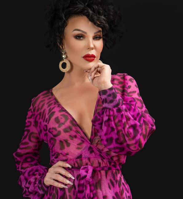 Vinna Rouge, transgénero tica