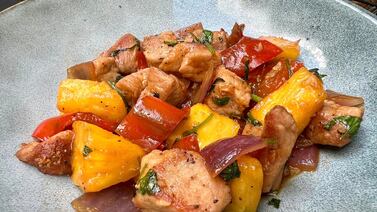 Experiodista de Telenoticias se luce con una receta para el Día del Padre