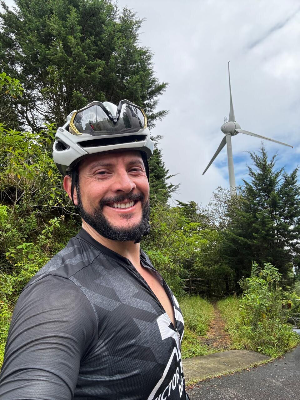 Yiyo Alfaro casi no cuenta su historia tras extraña bienvenida en Puerto Viejo.