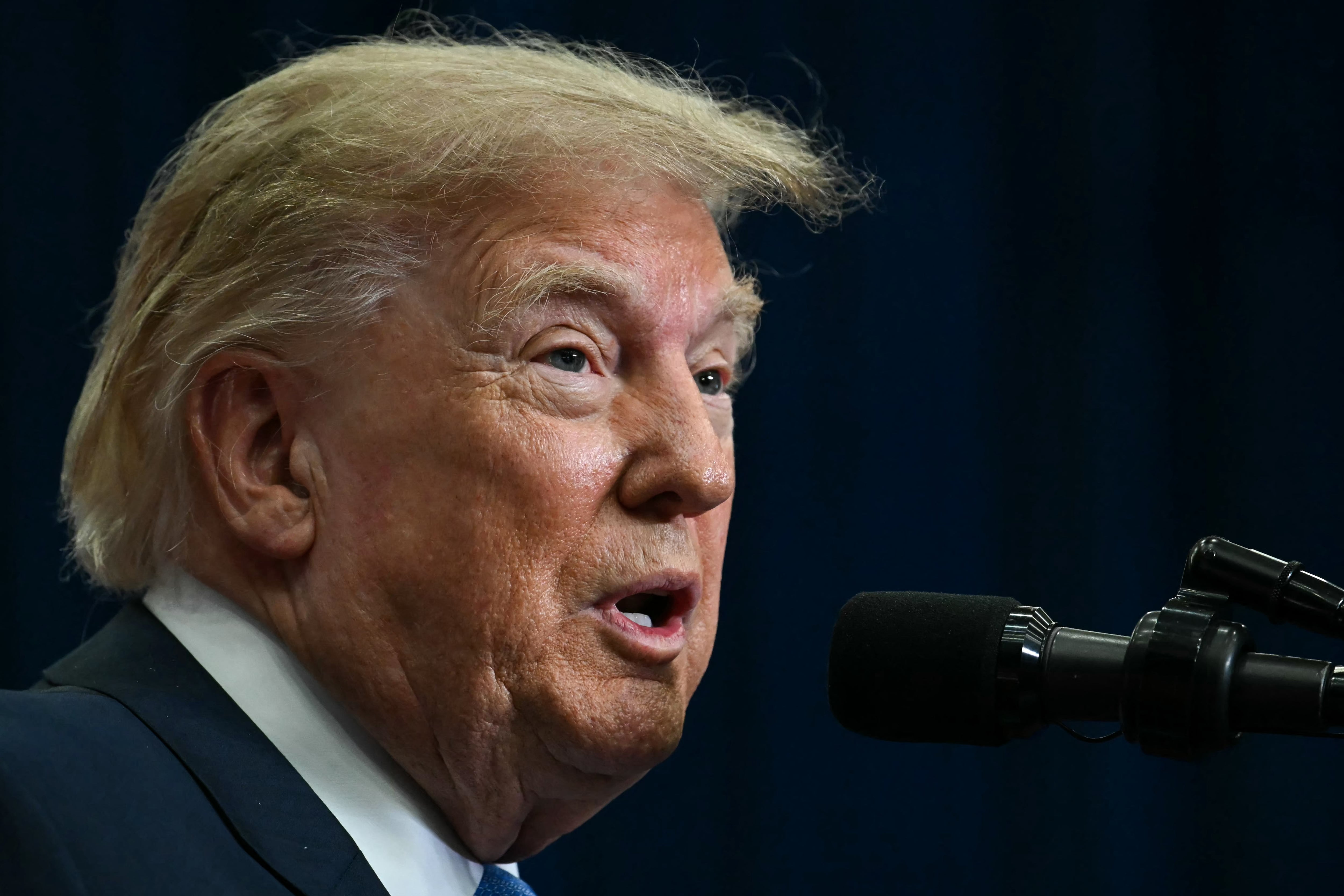 El presidente de Estados Unidos, Donald Trump, pronuncia un discurso durante la ceremonia de entrega de la Medalla de Honor Espacial del Congreso en el Centro Espacial Lyndon B. Johnson de la NASA en Houston, Texas, el 28 de agosto de 2026. La tripulación de Artemis II recibe la Medalla de Honor Espacial del Congreso por su histórica misión alrededor de la Luna.