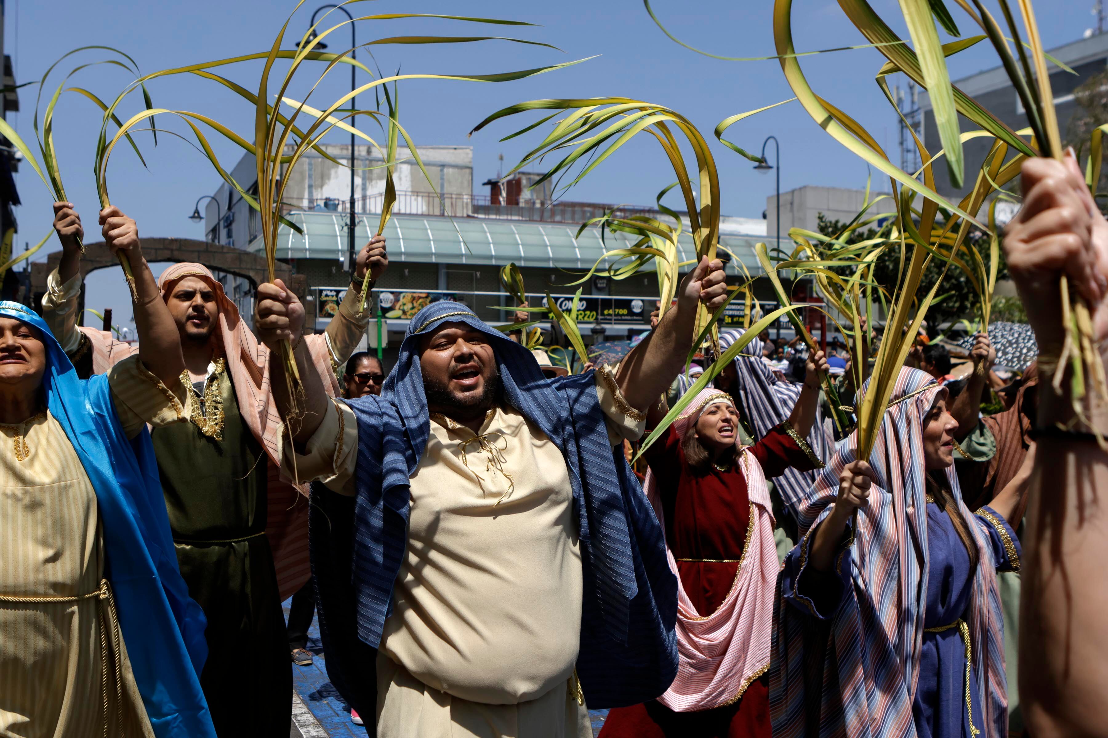 24/03/2024. Catedral Metropolitana, San José. Hora: 10:30 a.m. Misa Solemne de la Pasión del Señor presidida por el arzobispo de San José, moseñor José Rafael Quirós. En la foto, Cristian Campos. Fotos: Mayela López