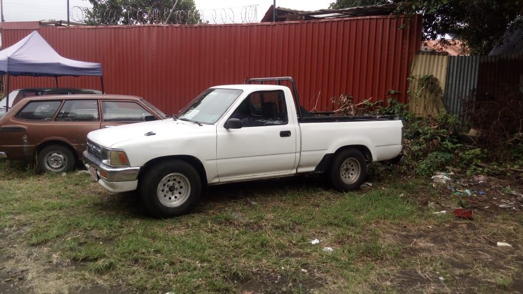 Verdulero pide ayuda para recuperar carro que le robaron en Tibás. Foto Roque Arguedas.