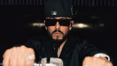Yandel salió a caminar fuera del hotel, previo a su concierto en Costa Rica y tuvo este noble gesto con un señor