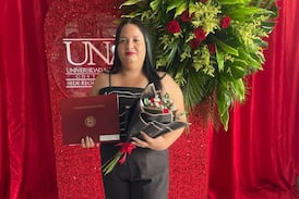 Fue mamá a los 19 años y a los 35 se convirtió en la primera graduada universitaria de su familia