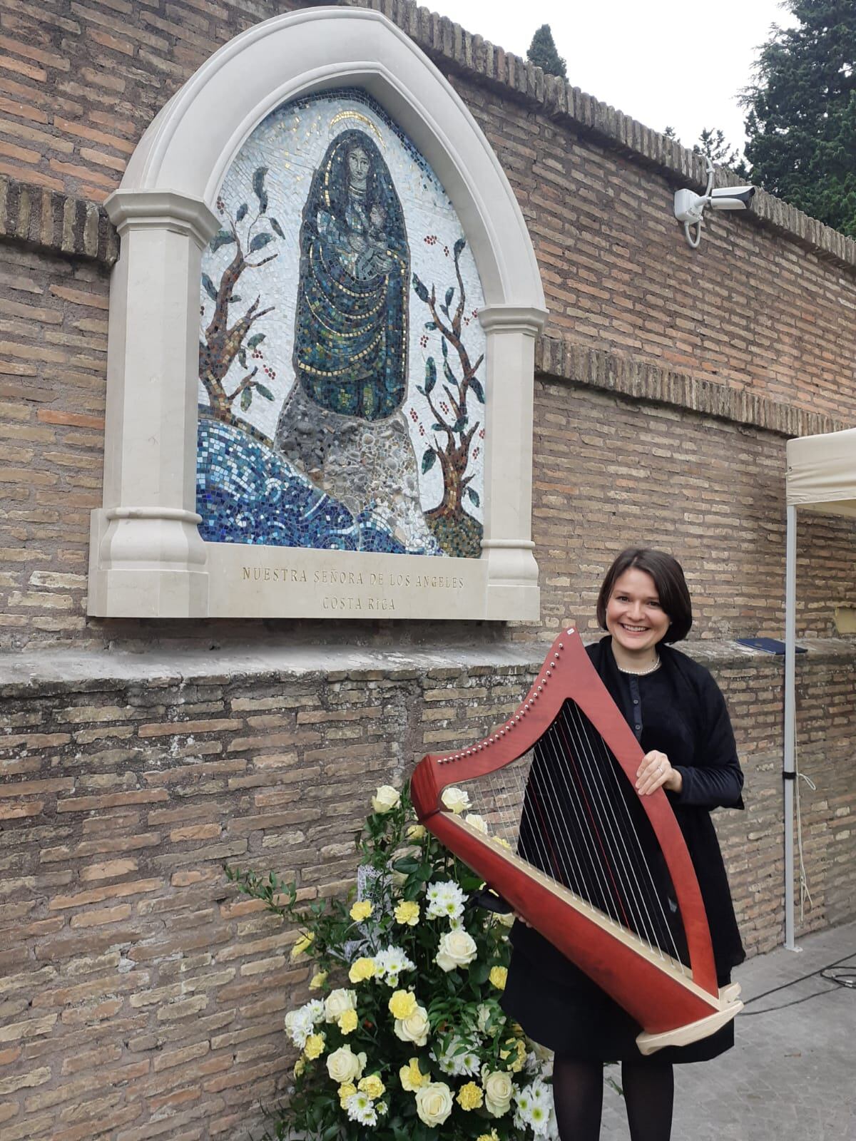 El 26 de octubre se develó un mosaico de La Negrita en los jardines del Vaticano, estuvo presente Paula Sáenz, la artista, monseñor Garita, el cantante Álvaro Solano y la soprano Yessenia Badilla