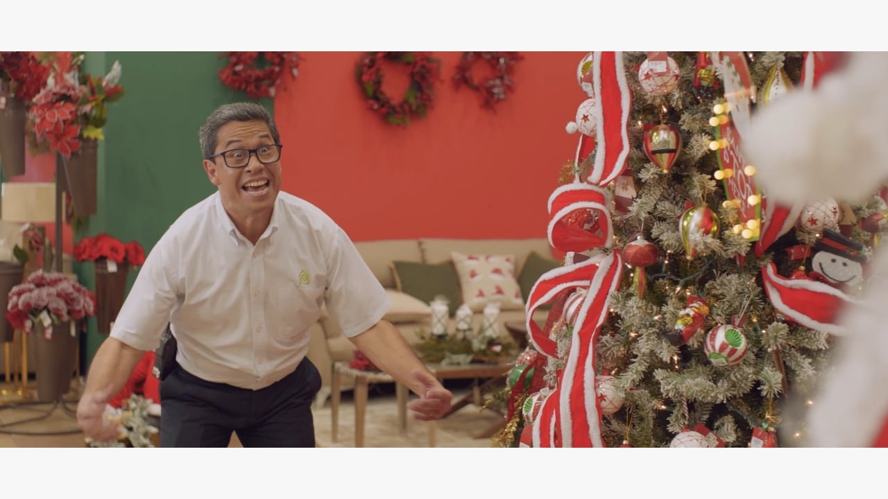 Don Lázaro es el personaje interpretado por el periodista nicaragüense, Dino Andino, en la película tica, “Mi papá es un santa”